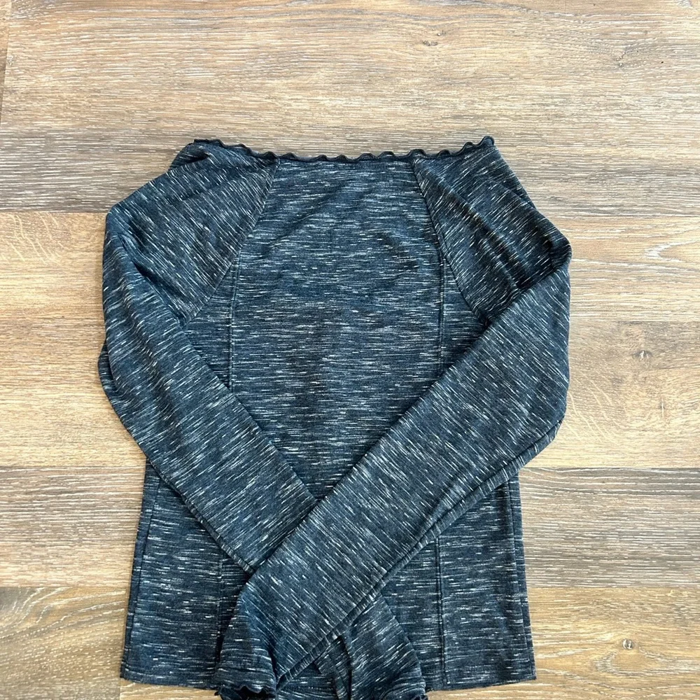 Free People Henley long sleeved top ribbed front and ruffle cuffs and collar XS